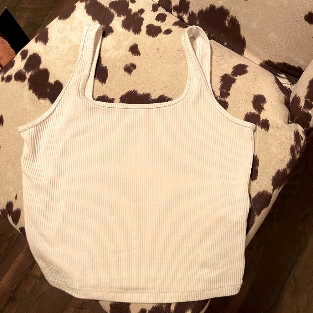 Hollister Tank